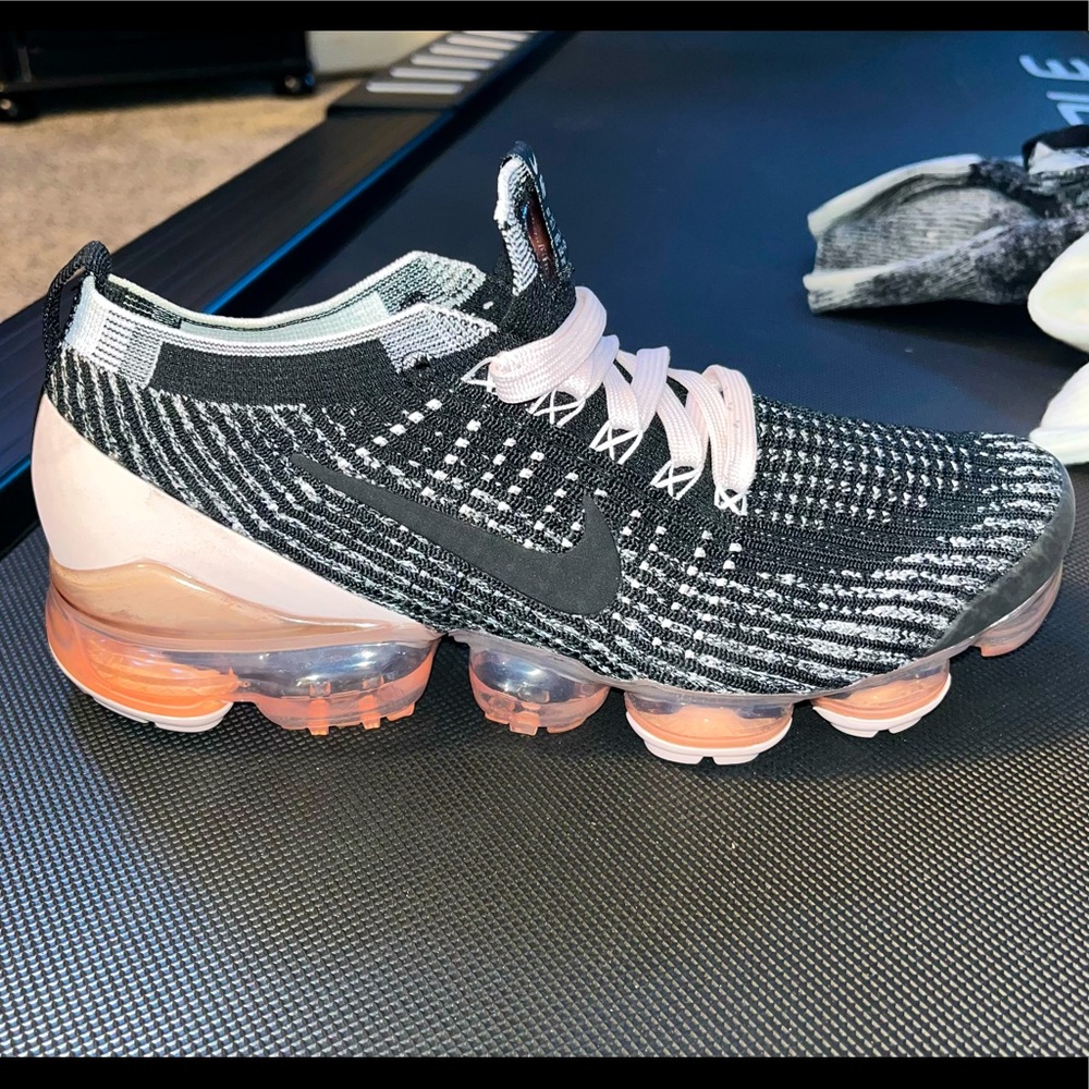 Nike VaporMax Black and Pink Running shoes size 9
